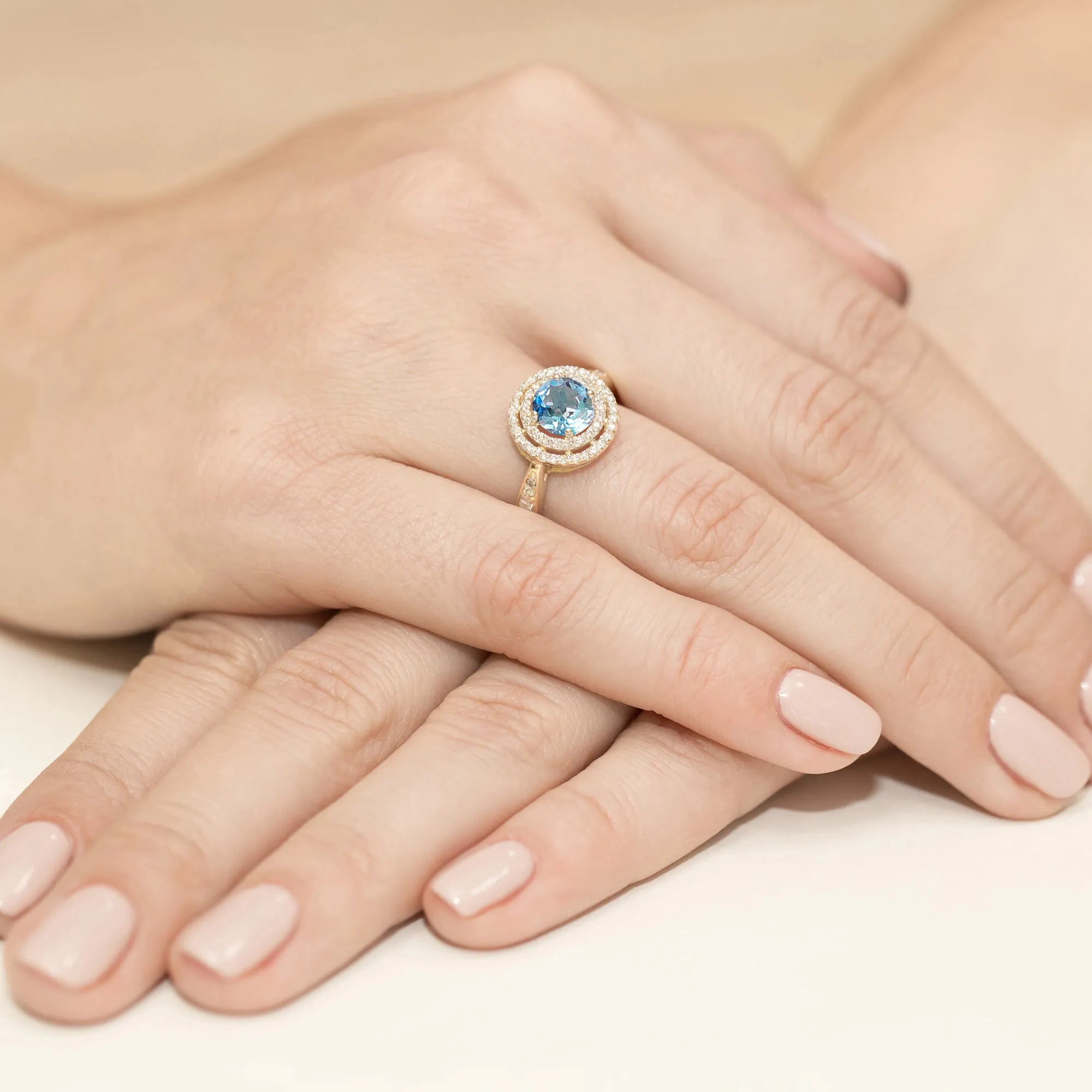 gold-ring-with-0-80ct-topaz-and-0-374ct-diamonds-w0274-tob-01