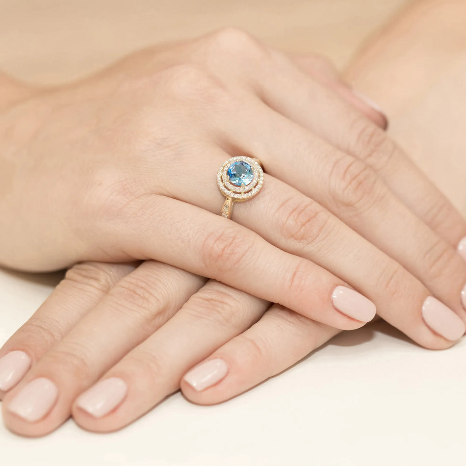 gold-ring-with-0-80ct-topaz-and-0-374ct-diamonds-w0274-tob-01