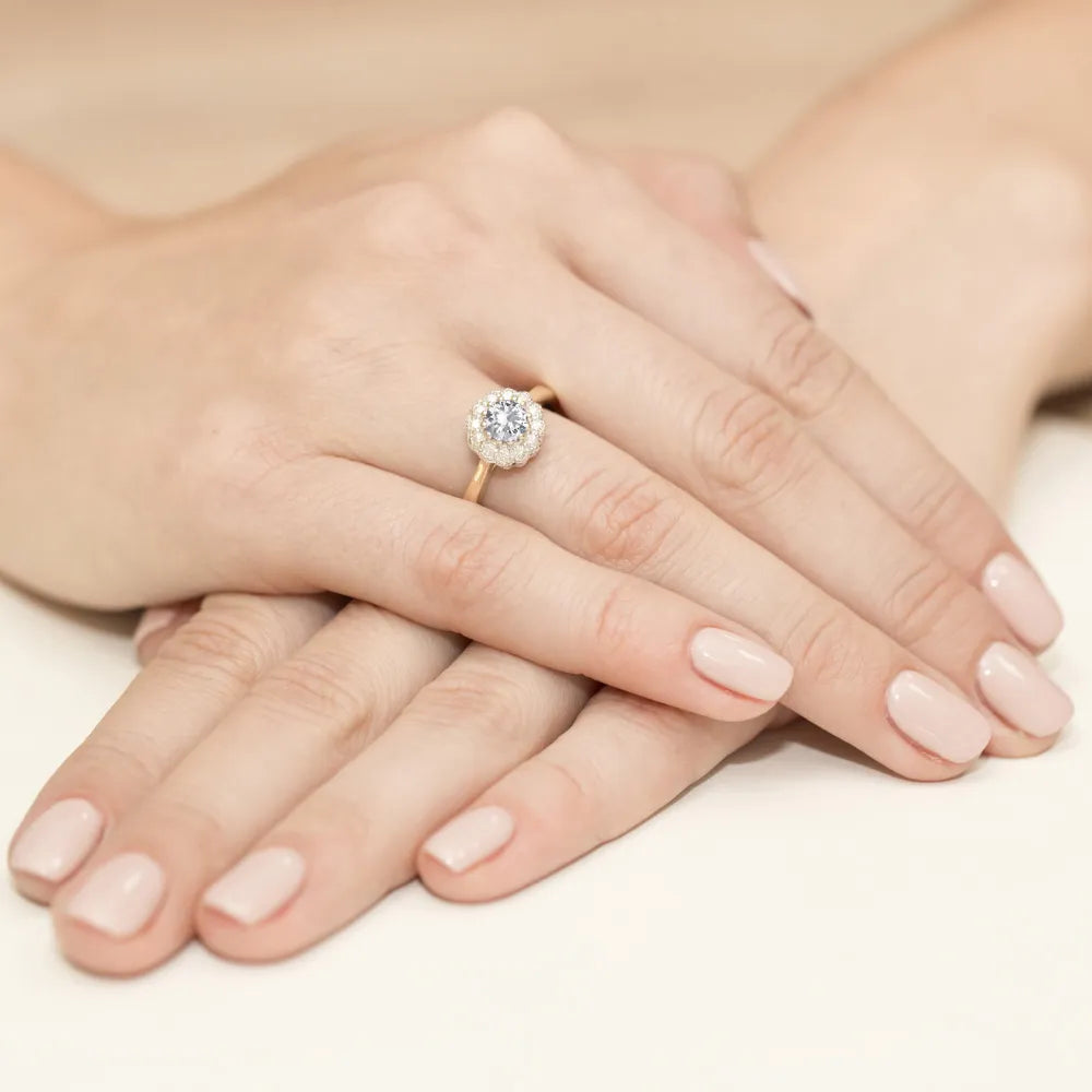 gold-ring-with-0-60ct-white-sapphire-and-0-174ct-diamonds-w0284-saw-01