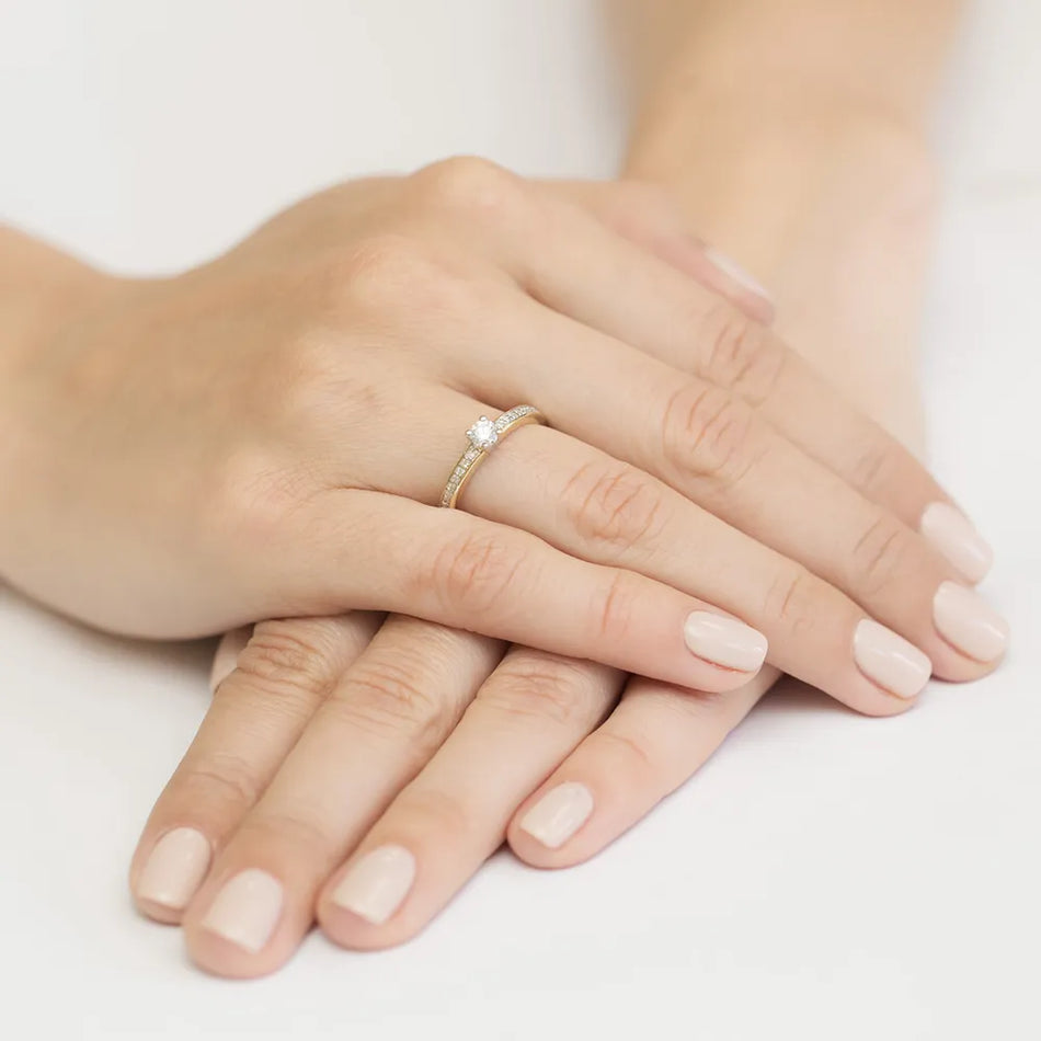 gold-ring-with-0-20ct-and-0-08ct-diamonds-w0288-diw-02