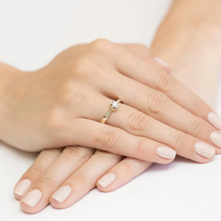 gold-ring-with-0-20ct-and-0-052ct-diamonds-w0291-diw-01