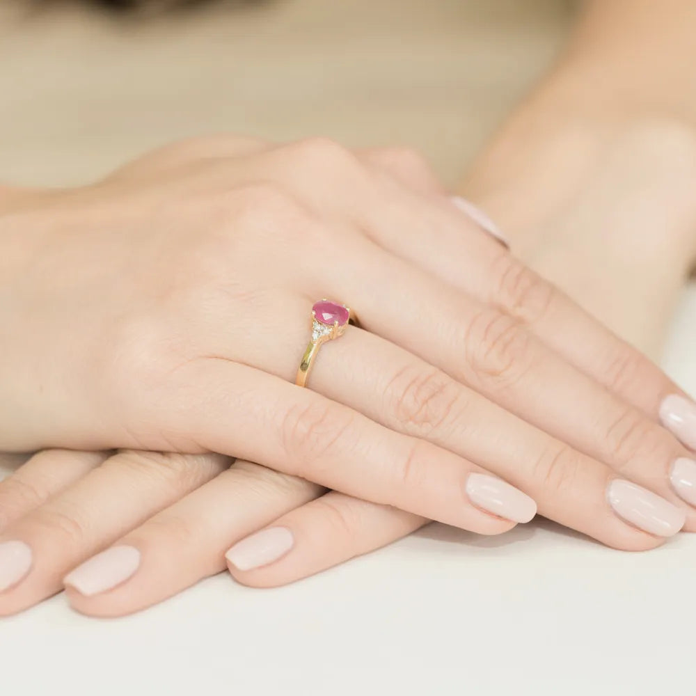 zlatý prsteň s 1,00 ct rubínom a 0,052 ct diamantmi w0308-rur-01