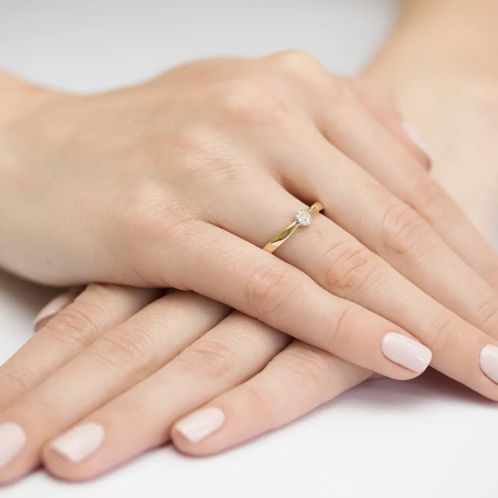 bague-en-or-avec-diamants-de-0-035ct-w0322-diw-01