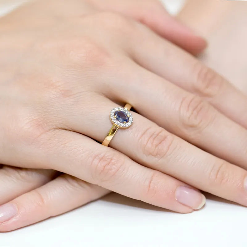 gold-ring-with-0-70ct-sapphire-and-0-08ct-diamonds-w0330-sab-01