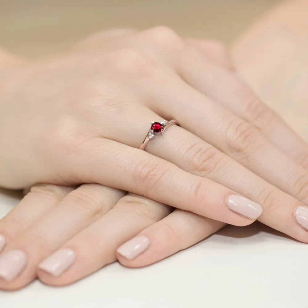 gold-ring-with-0-30ct-ruby-and-0-029ct-diamonds-w0346-rur-02