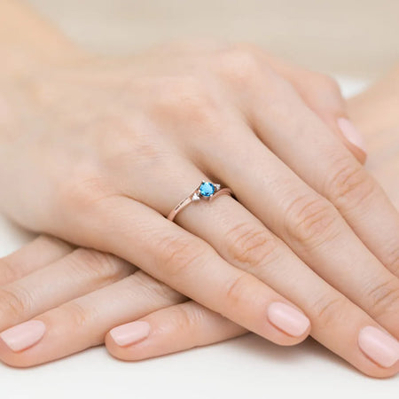 gold-ring-with-0-25ct-topaz-and-0-029ct-diamonds-w0346-top-02