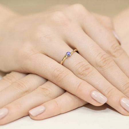 gold-ring-with-0-15ct-tansanit-and-0-017ct-diamonds-w0346-tap-01