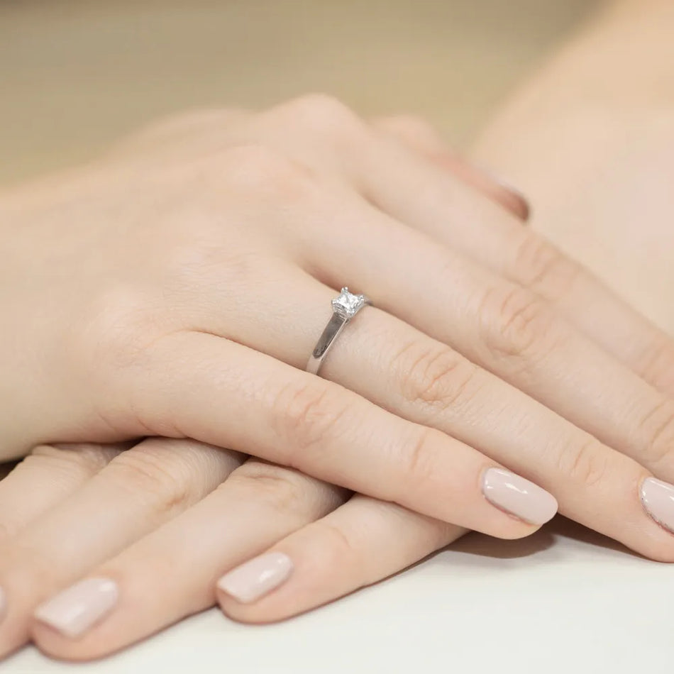 zlatý-prsteň-s-diamantom-0-30ct-w0347-diw-01