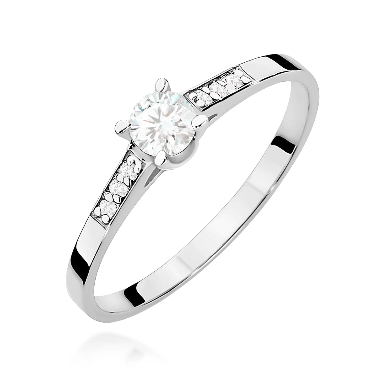 Výrazný prsten z bílého zlata ryzosti 585 s kulatým diamantem 0,15 ct a diamanty 0,06 ct