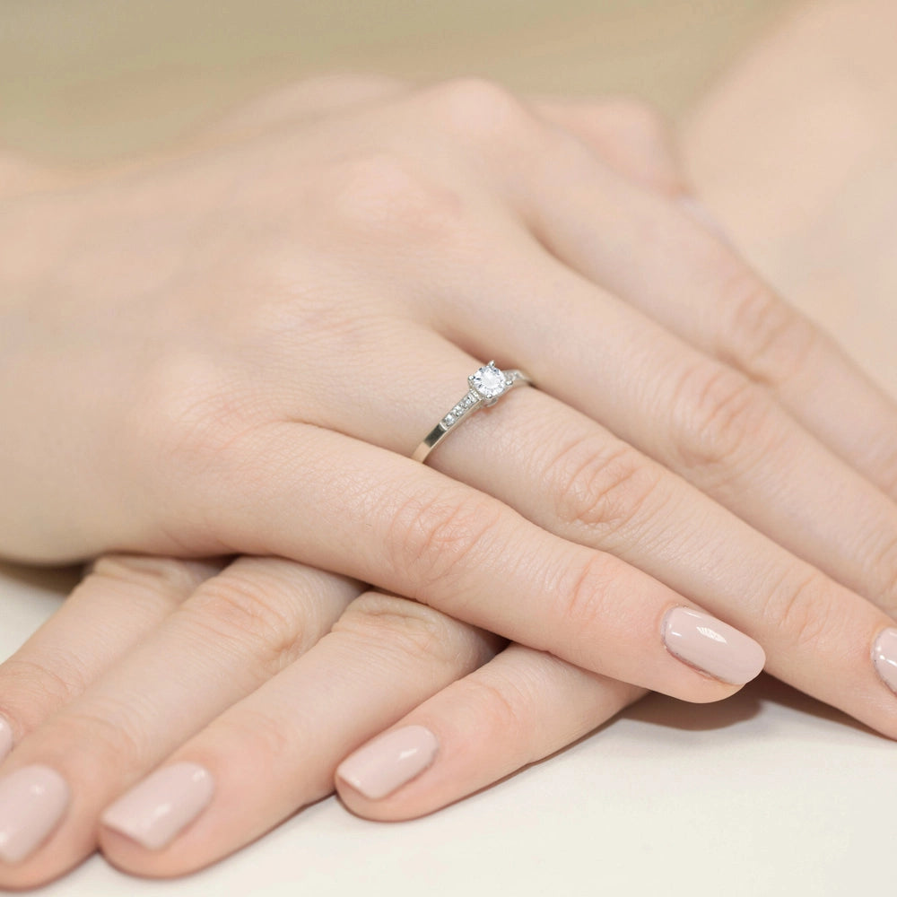Ring aus Weißgold mit 0,15ct und 0,06ct Labordiamanten