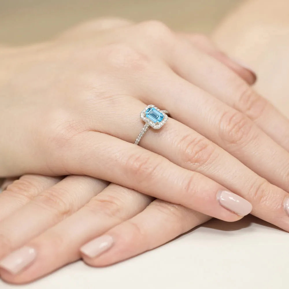 zlatý prsten s topazem 0,65 ct a diamanty 0,19 ct w0403-tob-01