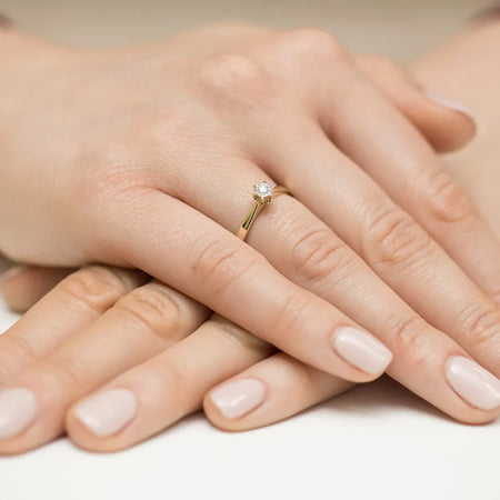 gold-ring-with-0-05ct-diamond-w0426-diw-01