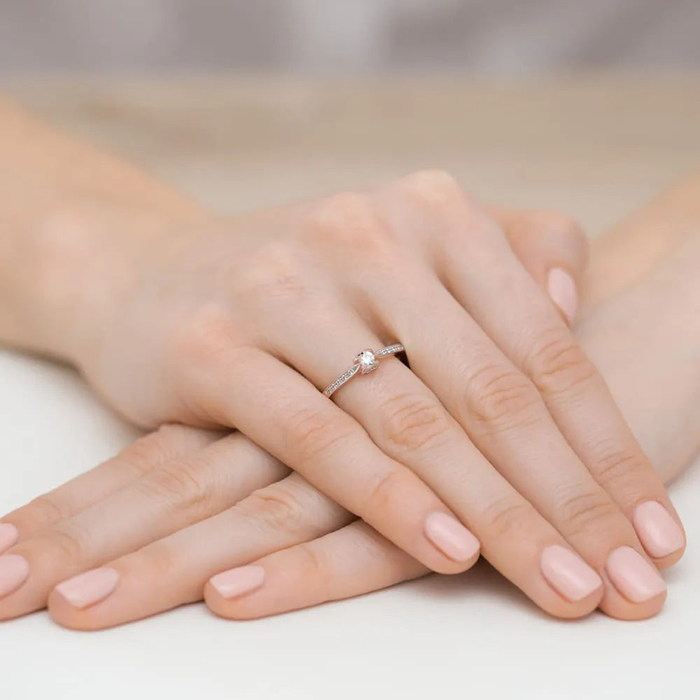 gold-ring-with-0-10ct-and-0-05ct-diamonds-w0435-diw-01