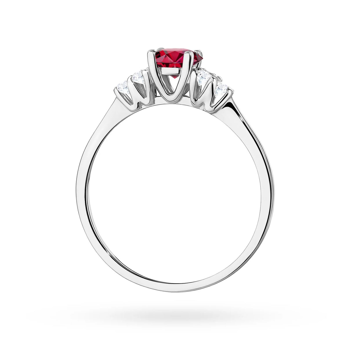 Prsten z bílého 14k zlata s kulatým rubínem 0,60 ct a postranními shluky diamantů 0,18 ct