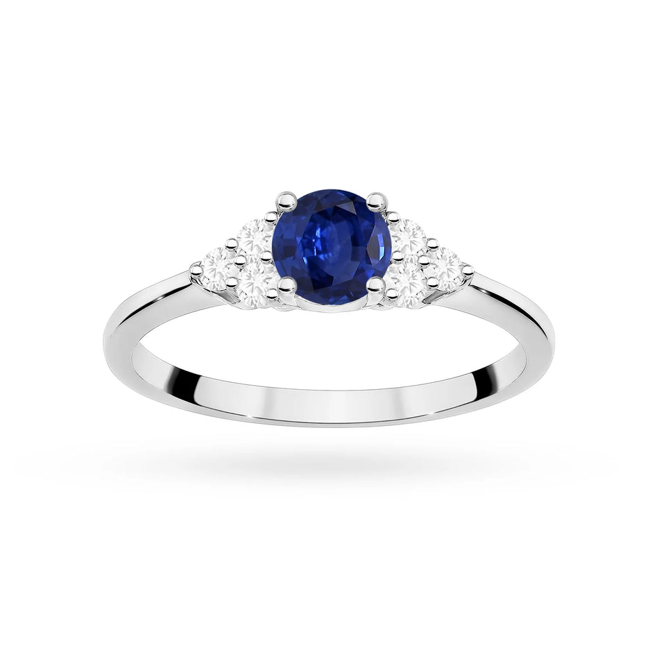 Prsteň z bieleho zlata so zafírom 0,50 ct a diamantmi 0,18 ct