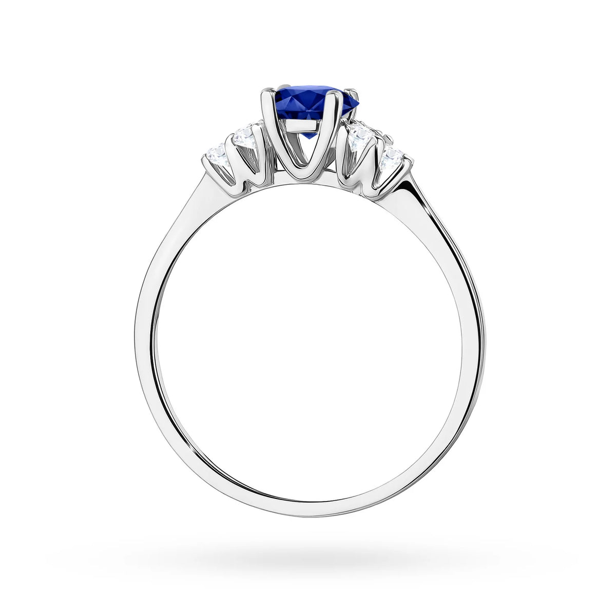 Postranní prsten s diamantem z bílého 14k zlata s modrým safírem 0,50 ct a diamanty 0,18 ct