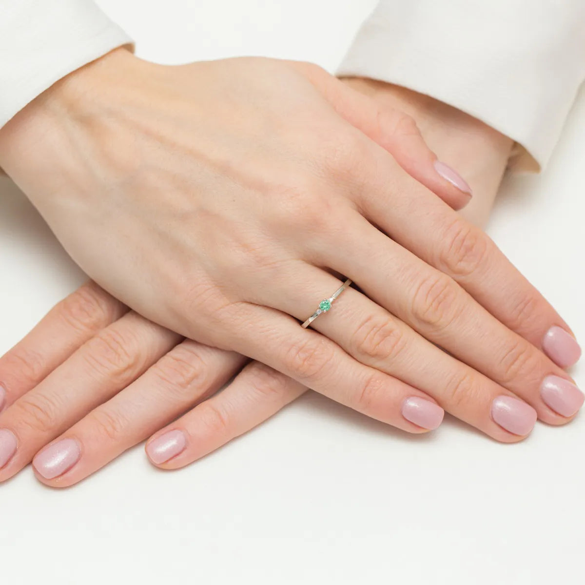 gold-ring-with-0-15ct-emerald-and-0-01ct-diamonds-w0464-emg-01