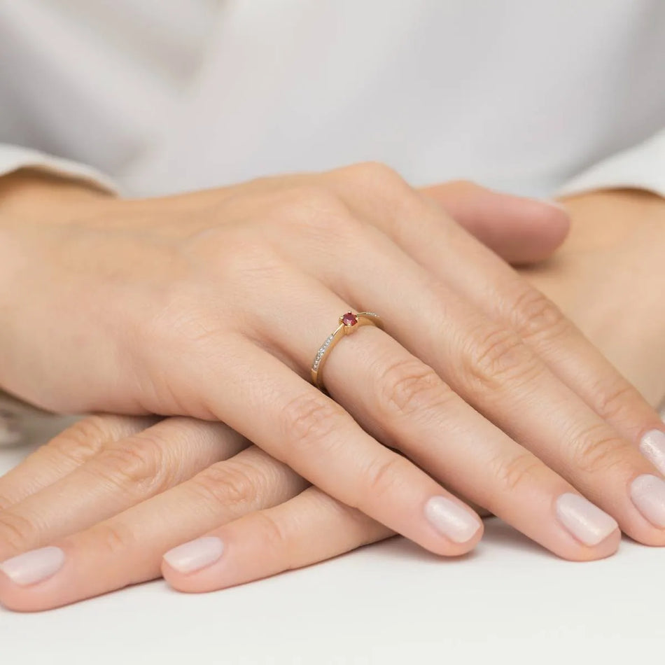 gold-ring-with-0-15ct-ruby-and-0-01ct-diamonds-w0465-rur-01