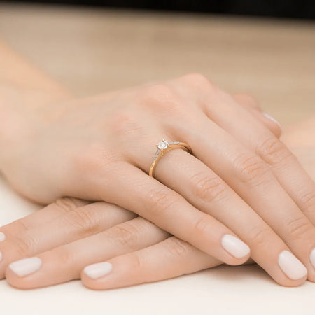 gold-ring-with-0-08ct-and-0-03ct-diamonds-w0466-diw-01