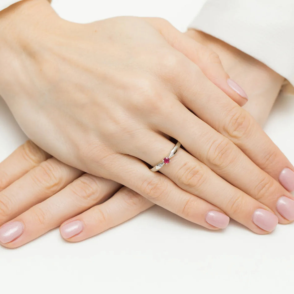 bague-en-or-avec-rubis-de-0-15ct-et-diamants-de-0-01ct-w0469-rur-01