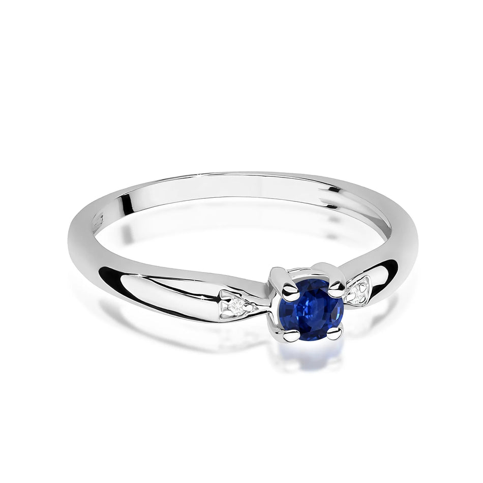 Weißgoldring mit 0,15 ct Saphir und 0,01 ct Diamanten