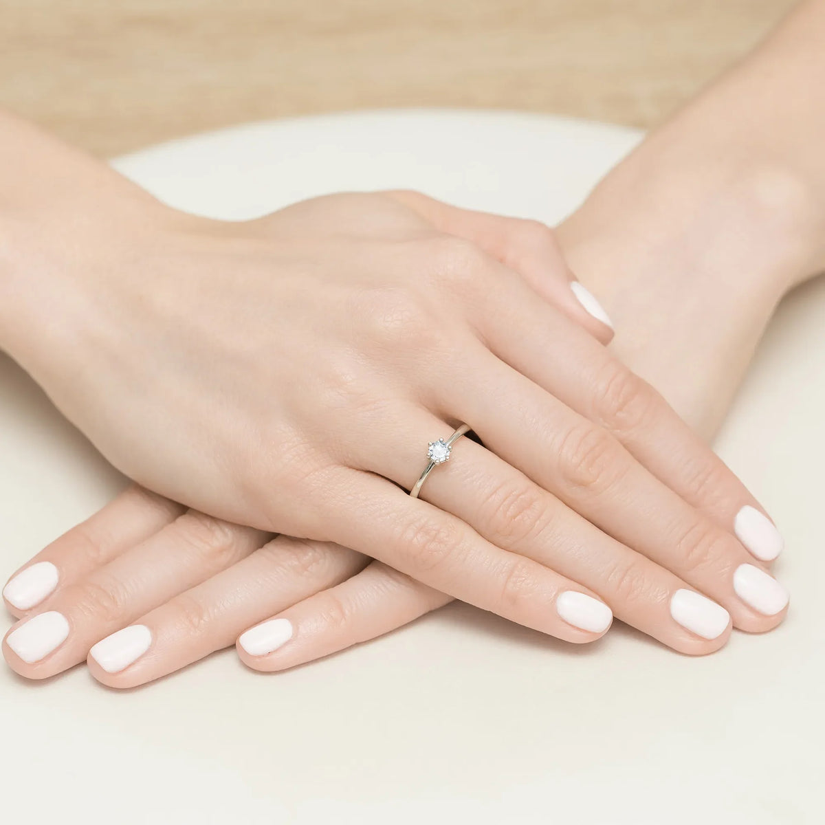 Zásnubný prsteň s diamantmi v 585 bielom zlate