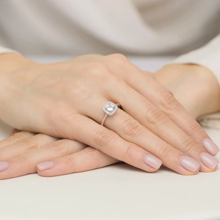 gold-ring-with-0-70ct-white-sapphire-and-0-10ct-diamonds-w0514-saw-01