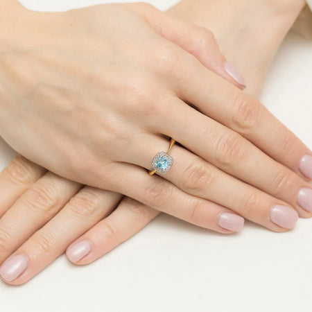 gold-ring-with-0-70ct-topaz-and-0-10ct-diamonds-w0514-tob-01