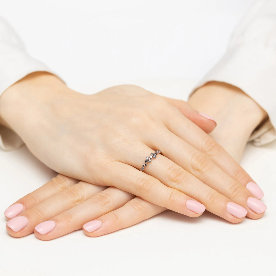 gold-ring-with-0-326ct-black-diamonds-w0528-dib-01