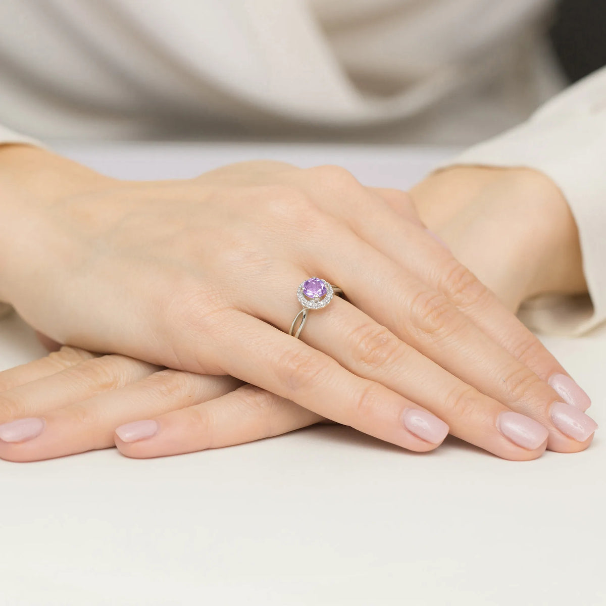 goldring-mit-0-90ct-amethyst-und-0-08ct-diamanten-w0538-amv-01