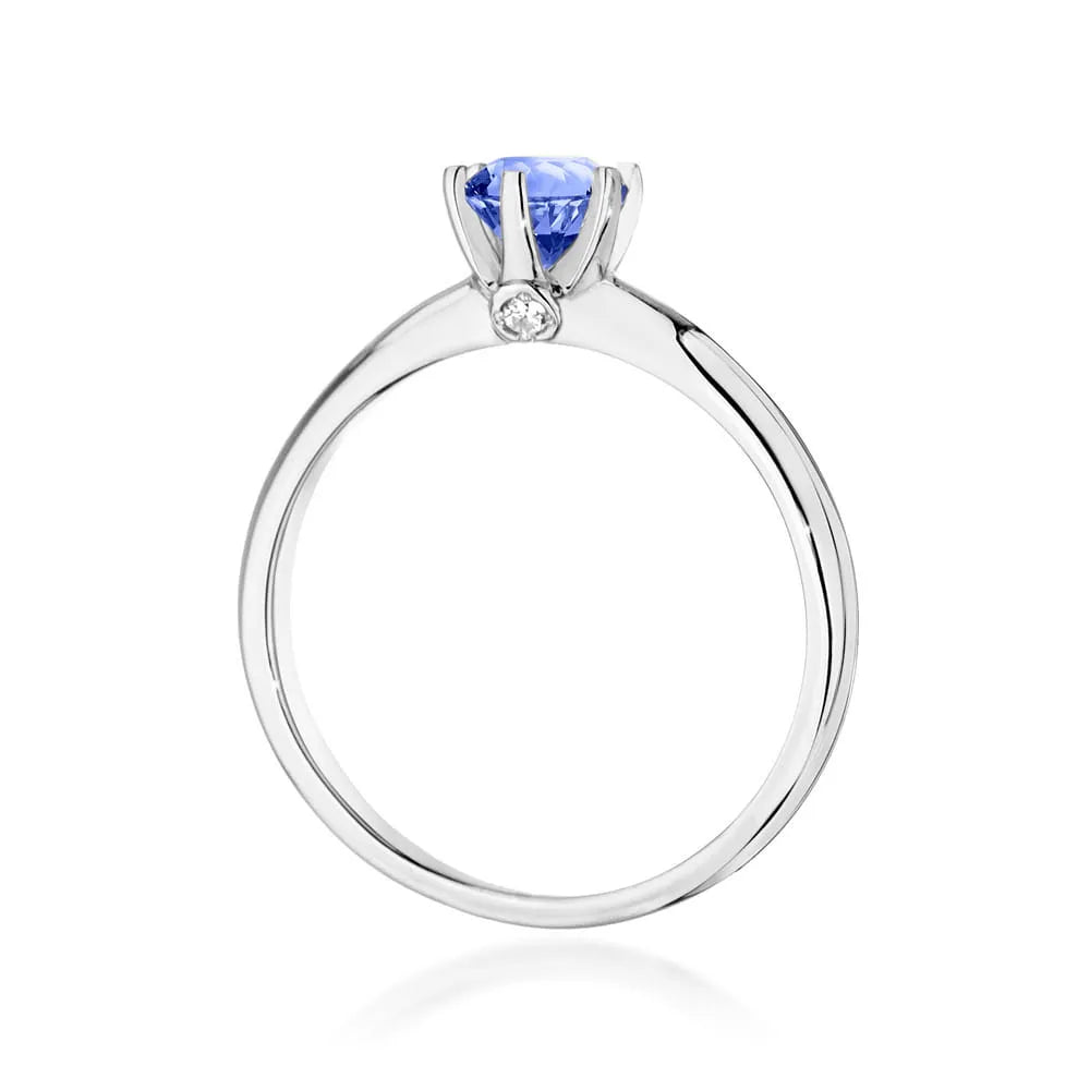 gold-ring-with-tanzanite-and-diamonds