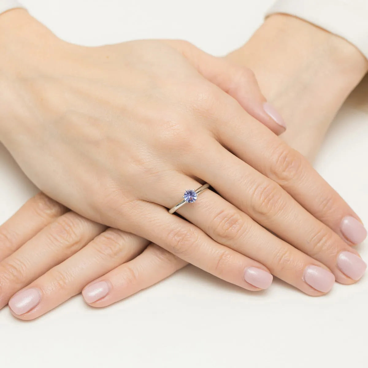 gold-ring-with-tanzanite-and-diamonds
