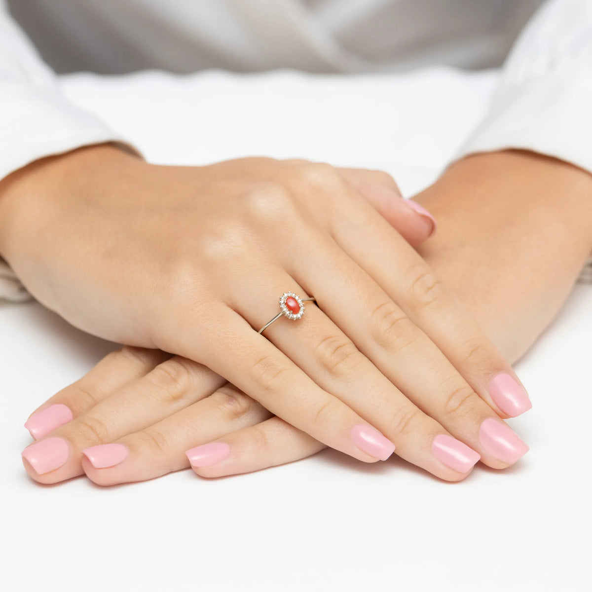 bague-en-or-avec-corail-de-0-20ct-et-diamants-latéraux-de-0-08ct-w0569-cor-01