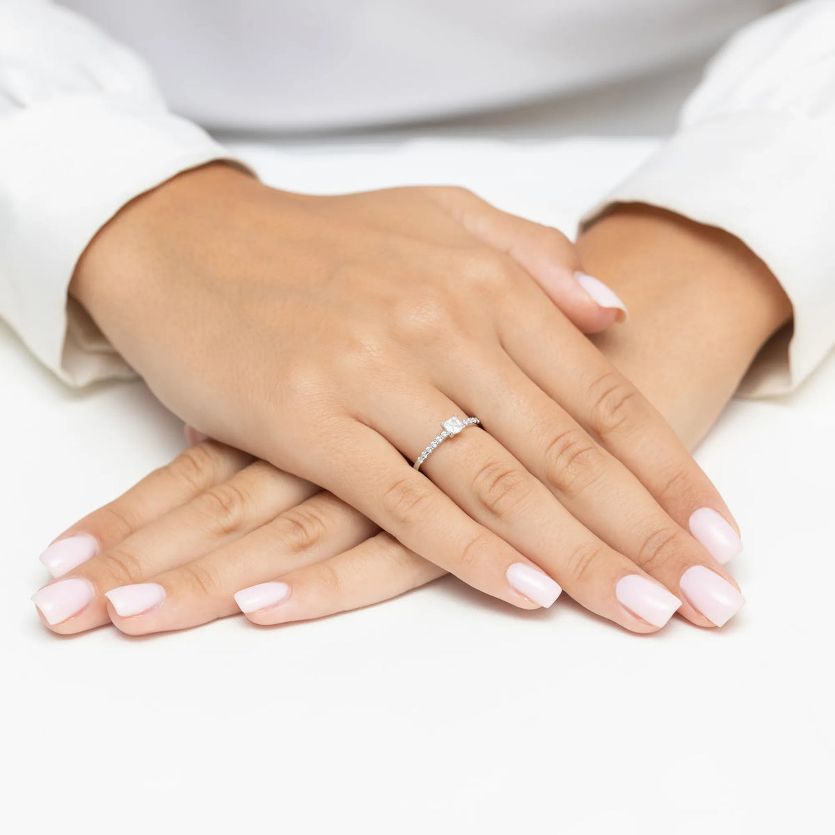 gold-ring-with-0-30ct-and-0-103ct-diamonds-w0589-diw-01