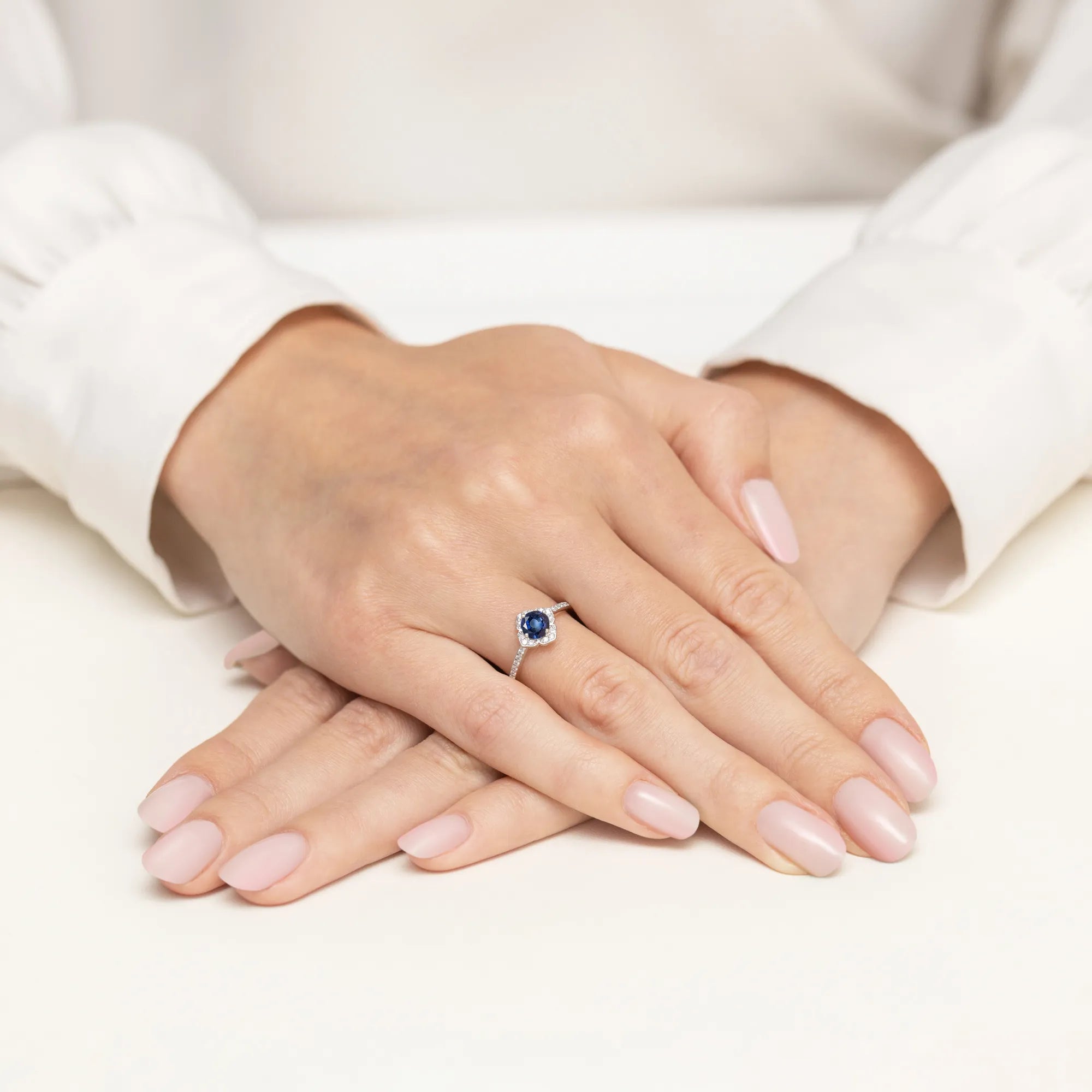 gold-ring-flower-with-0-50ct-sapphire-and-diamonds-w0603-sab-01