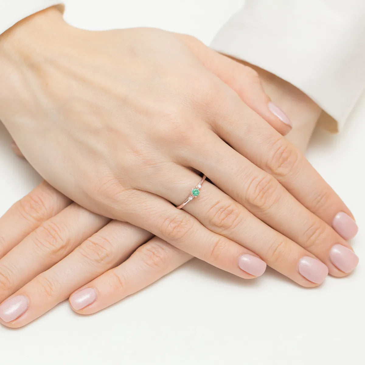 gold-ring-with-0-15ct-emerald-and-0-046ct-diamonds-w0614-emg-01