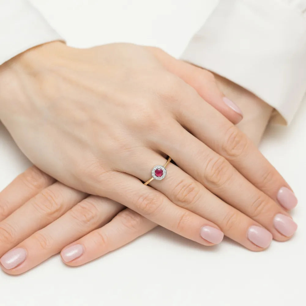 zlatý prsteň s 0,30 ct rubínom a 0,103 ct diamantmi w0616-rur-01