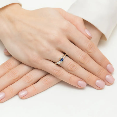 gold-ring-with-0-30ct-sapphire-and-0-058ct-diamonds-w0618-sab-01