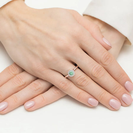 gold-ring-with-0-50ct-emerald-and-0-103ct-diamonds-w0622-emg-01