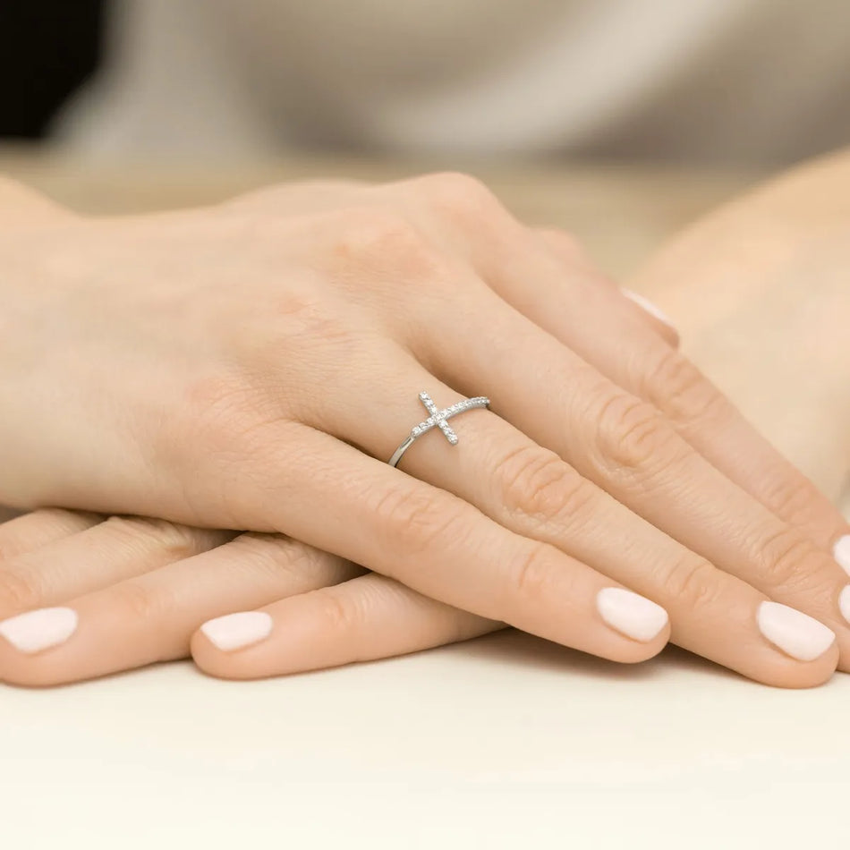 zlatý-prsteň-s-diamantmi-0-09ct-w0636-diw-01