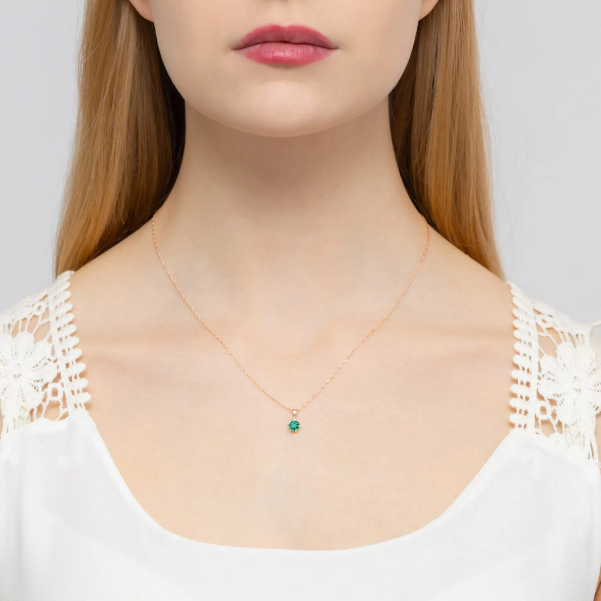 gold-pendant-with-0-50ct-emerald-and-0-015ct-diamonds-z0076-emg-01