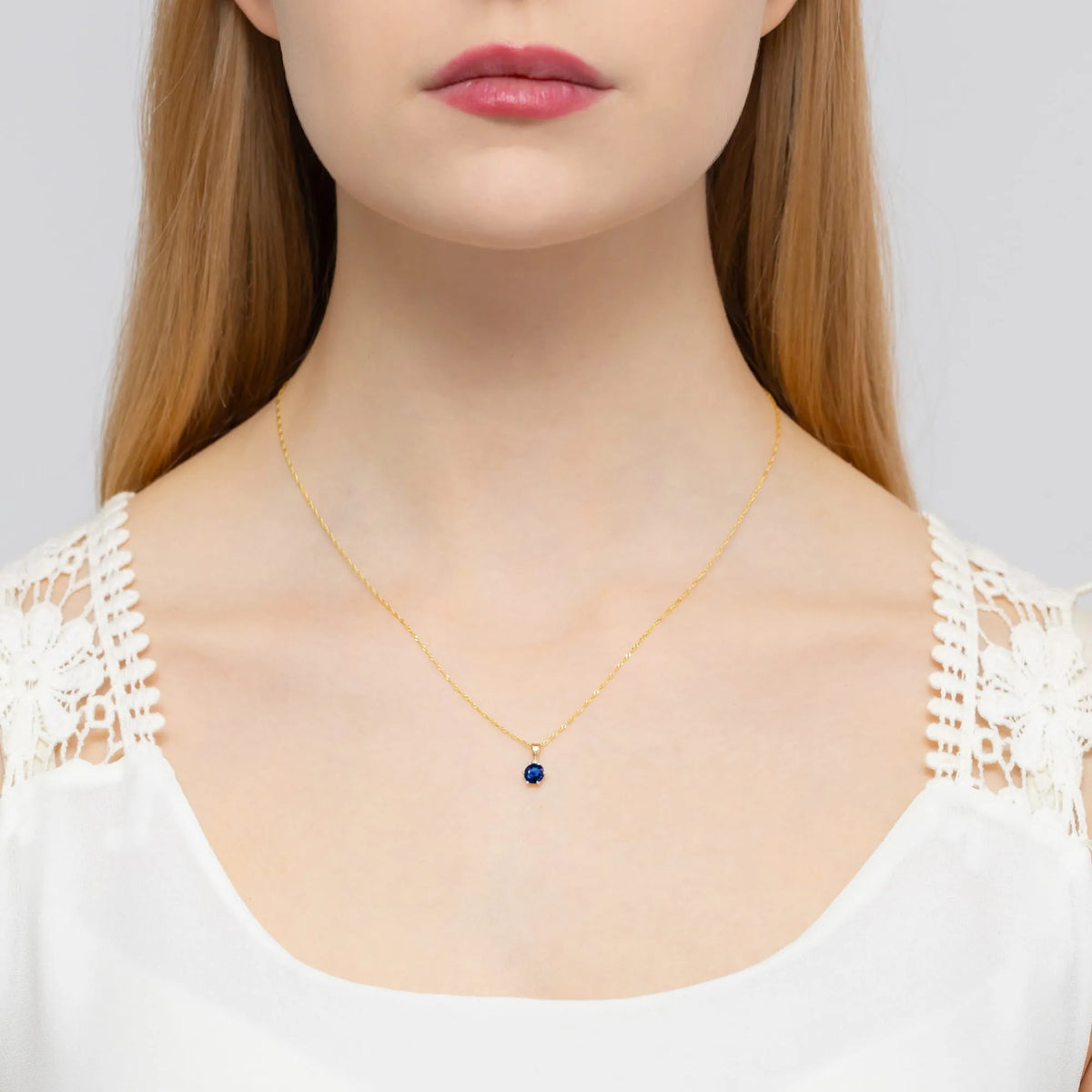 zlatý prívesok so zafírom 0,50 ct a diamantmi 0,015 ct z0076-sab-01