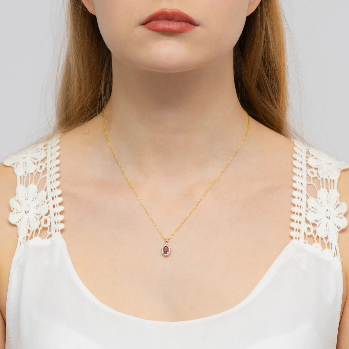 gold-pendant-with-0-50ct-garnet-and-0-12ct-diamonds-z0182-gar-01