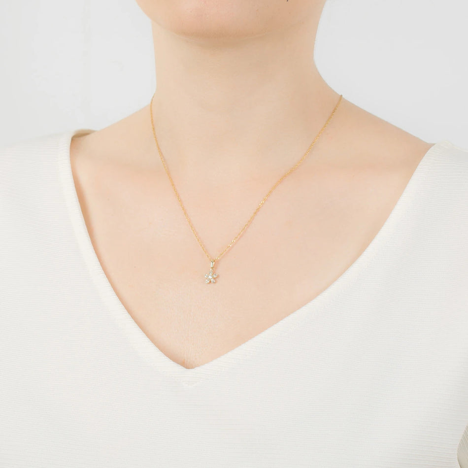 Zlatý náhrdelník s květinovým přívěskem a zirkonií na kotvicím řetízku