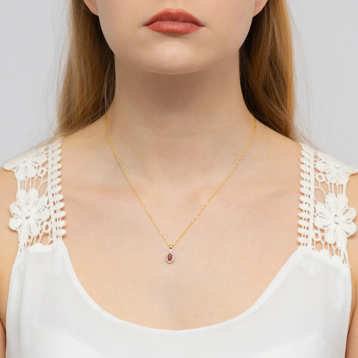zlatý přívěsek s 0,50ct granátem a 0,095ct diamanty z0312-gar-01