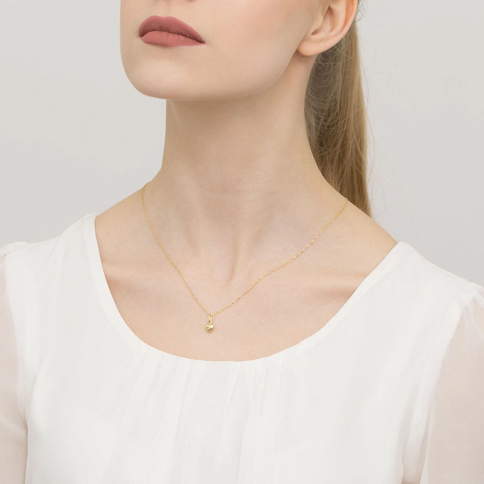 Zlatý náhrdelník se srdcovým přívěskem na řetízku Singapur