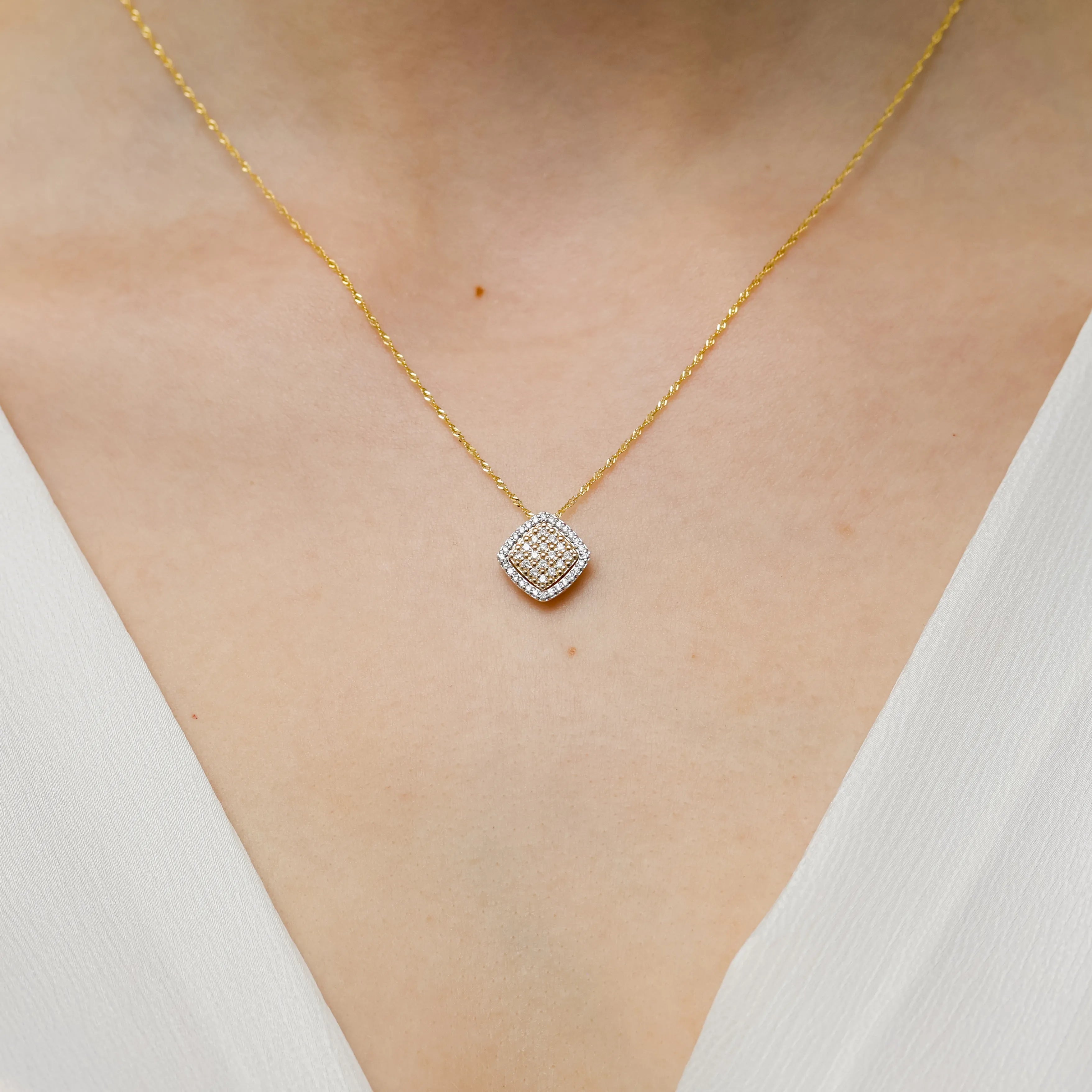 gold-pendant-with-diamonds-z0568-diw-01