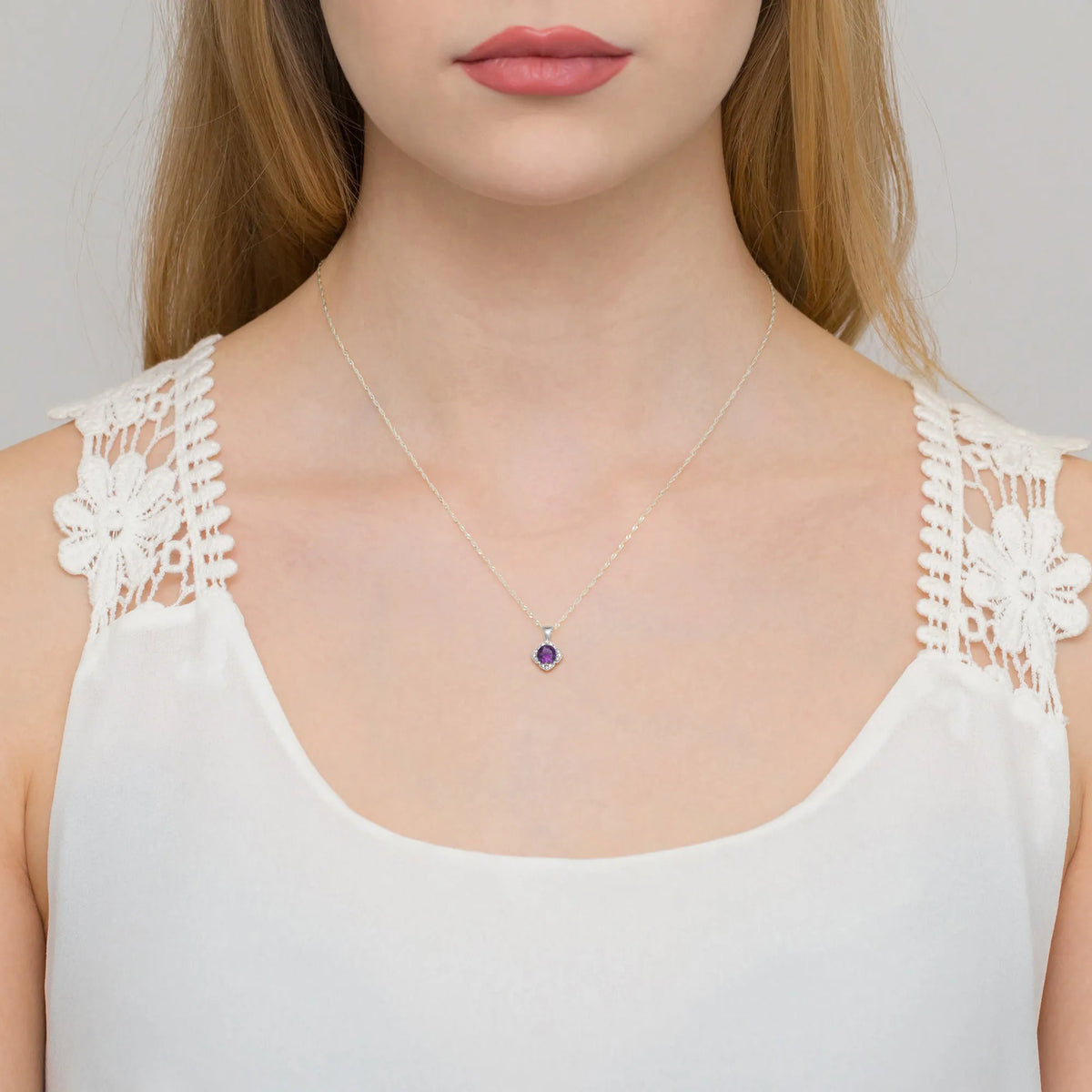 zlatý prívesok s 0,50 ct ametystom a 0,06 ct diamantmi z0571-amv-01