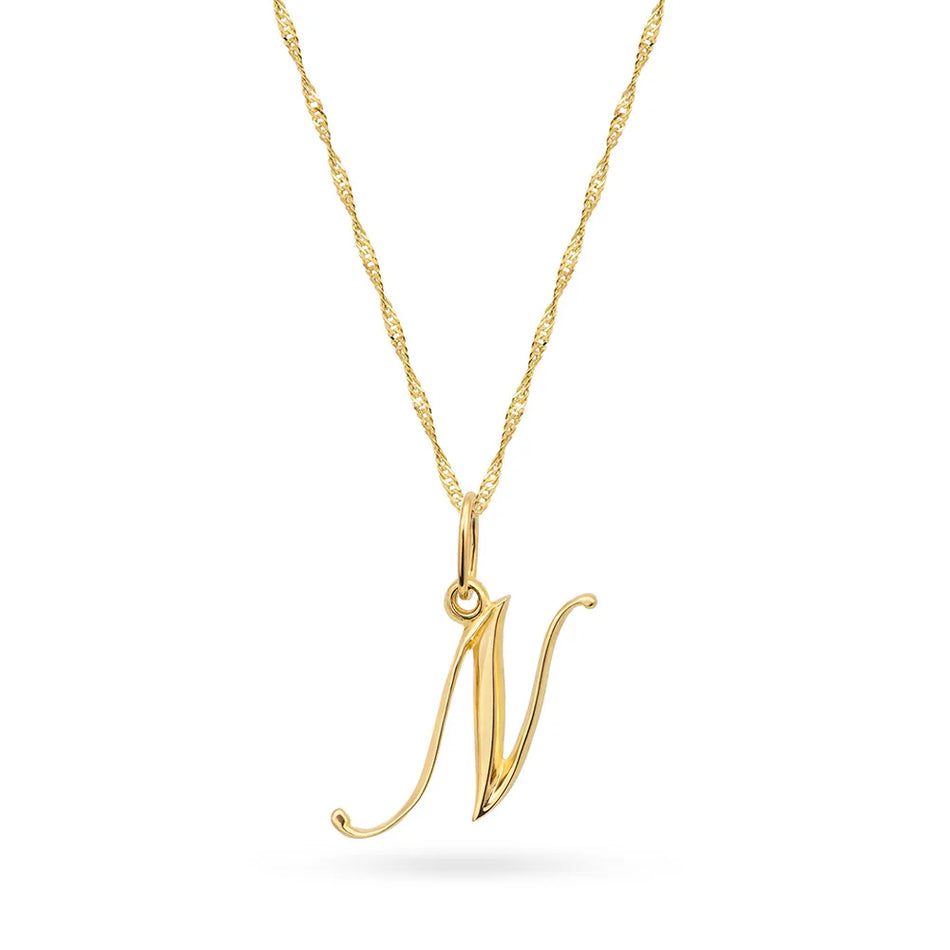 Zlatý náhrdelník s písmenom N na singapurskom reťazci