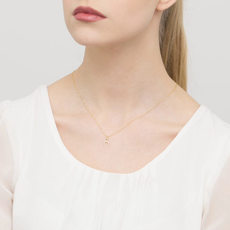 Zlatý náhrdelník so šťastnou podkovou príveskom